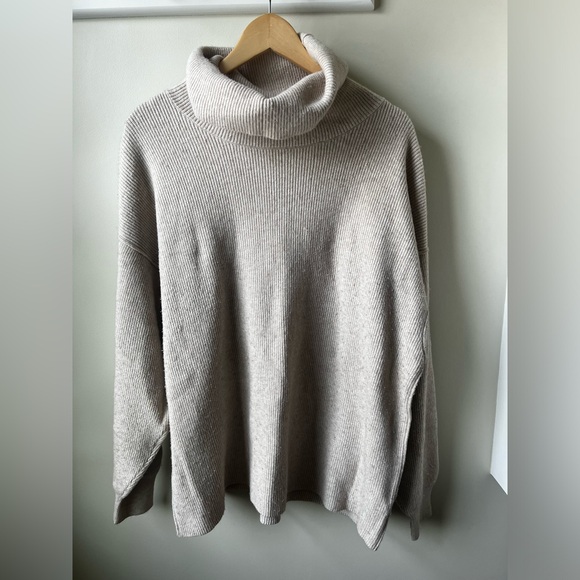 FREE PEOPLE Softly Structured Tunic Sweater Chunky Knit Oatmeal Cozy Oversized L - Picture 1 of 5